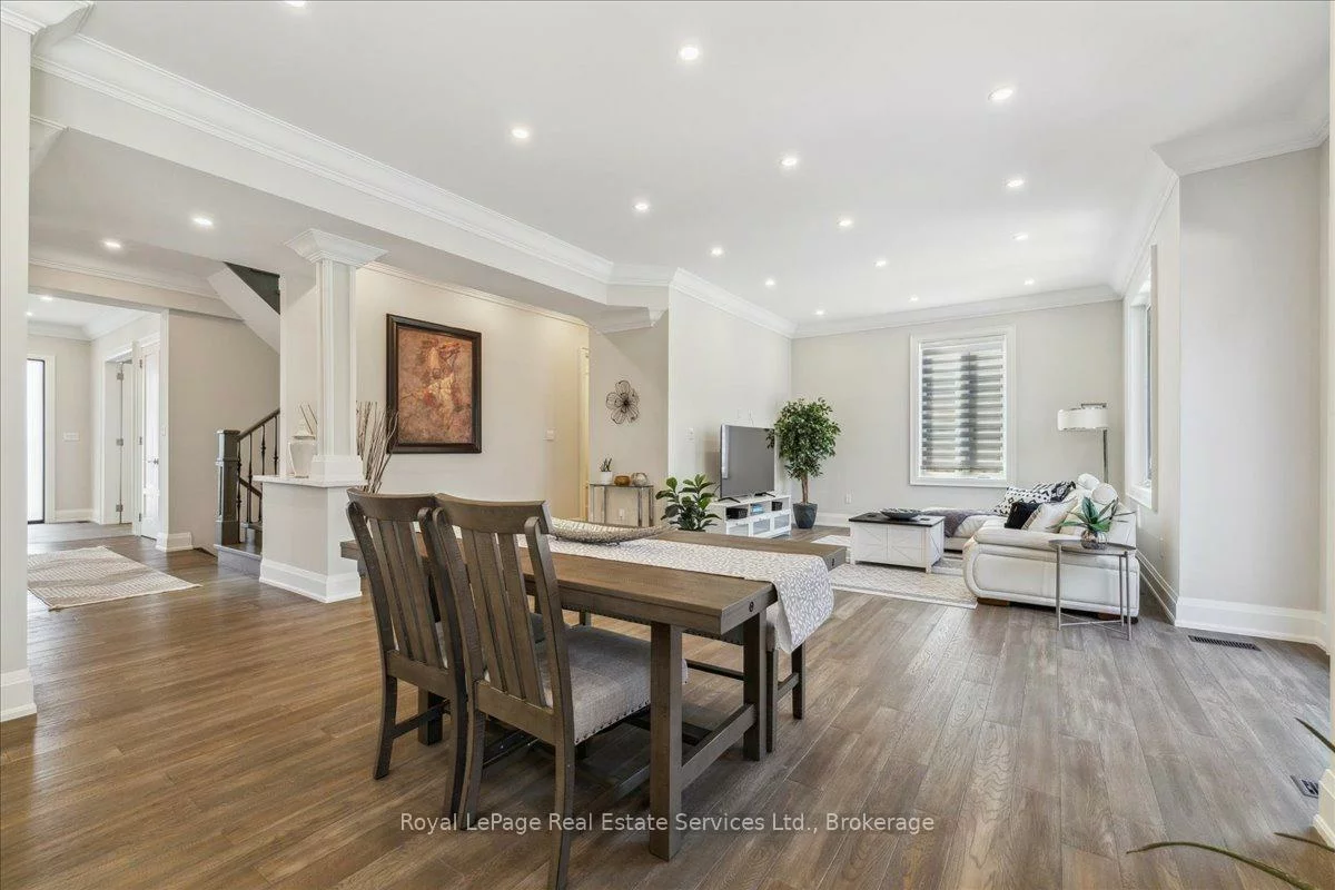 1211, Pinegrove, 1020 - WO West, Oakville