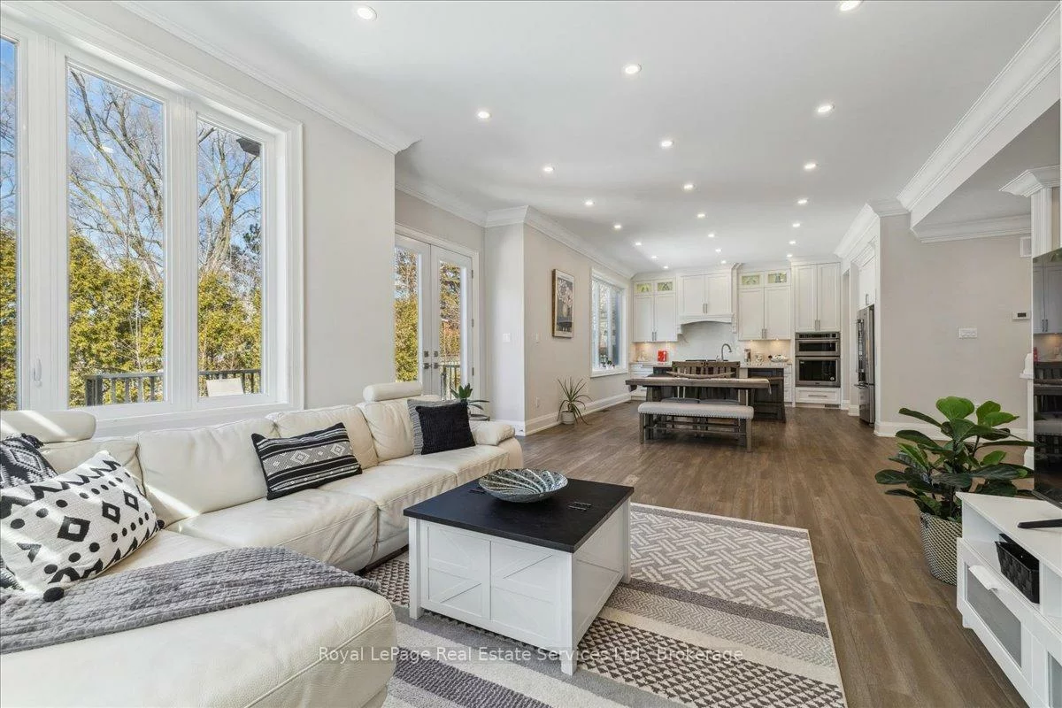 1211, Pinegrove, 1020 - WO West, Oakville
