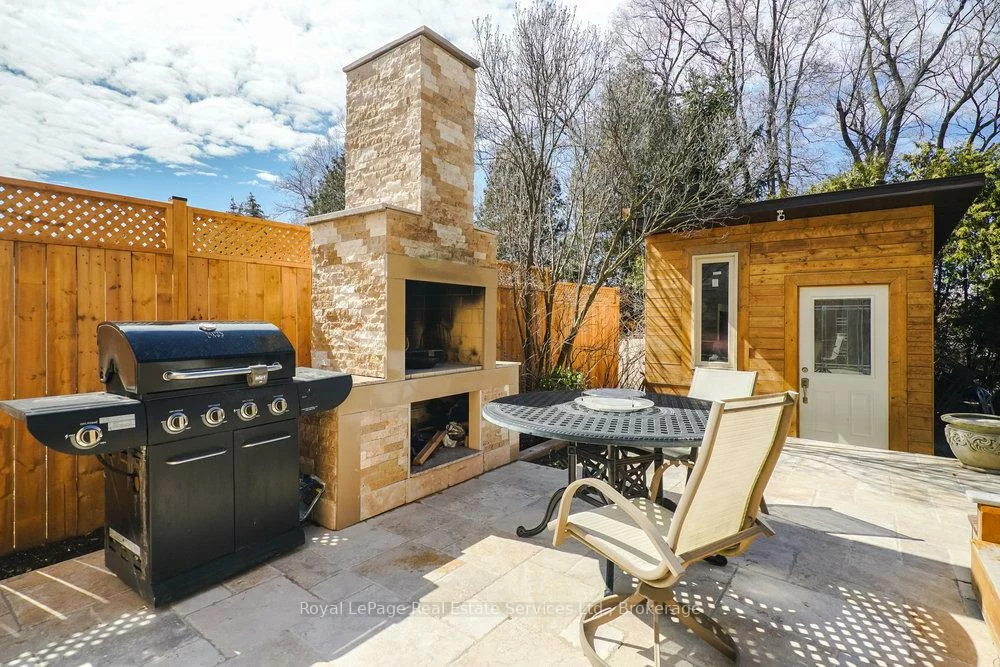 1211, Pinegrove, 1020 - WO West, Oakville