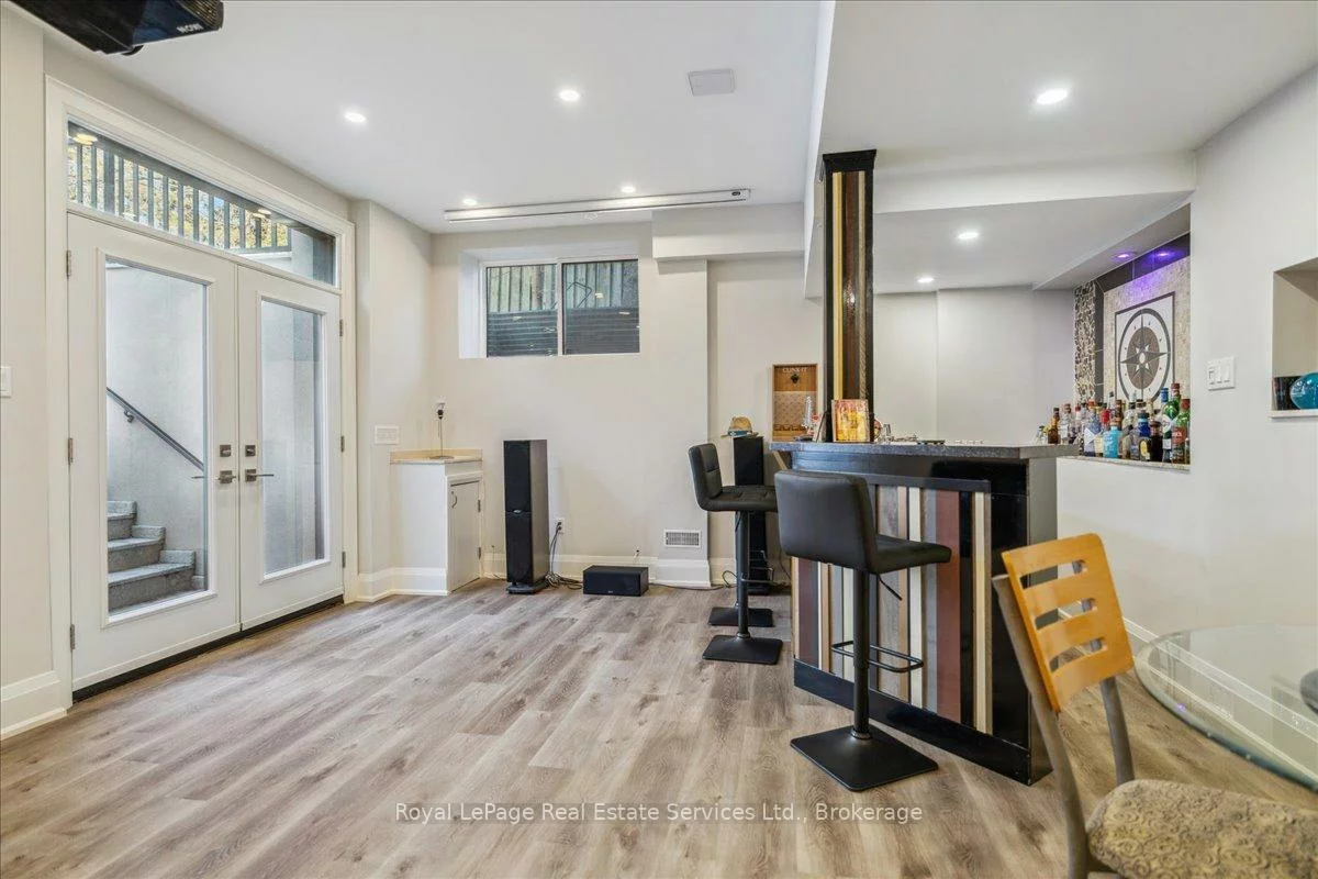 1211, Pinegrove, 1020 - WO West, Oakville