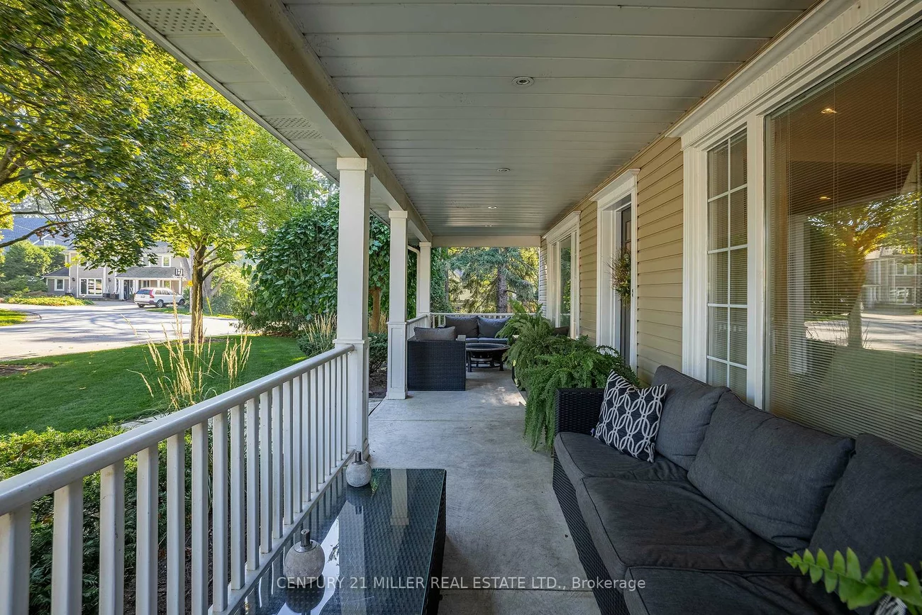 76, Brock, 1002 - CO Central, Oakville