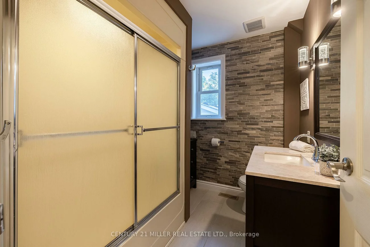 76, Brock, 1002 - CO Central, Oakville