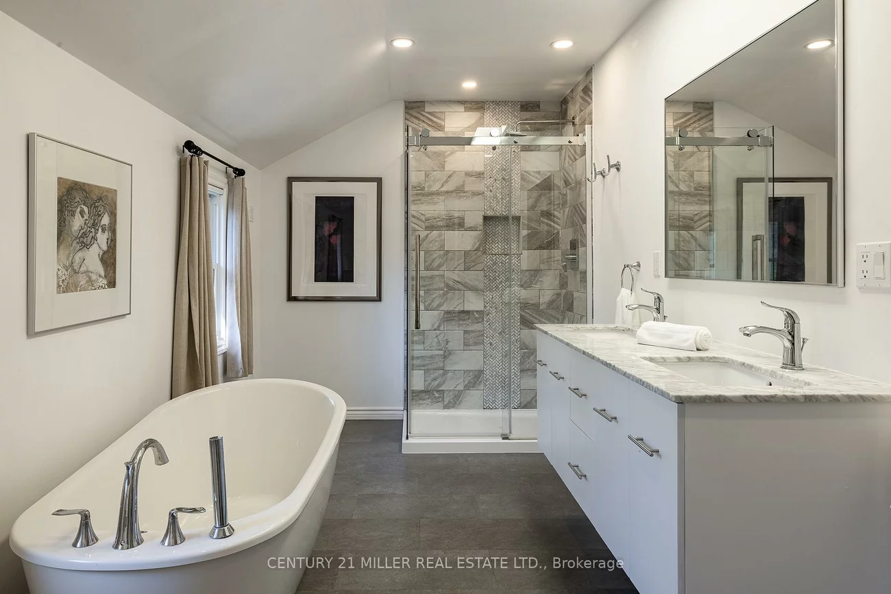 76, Brock, 1002 - CO Central, Oakville