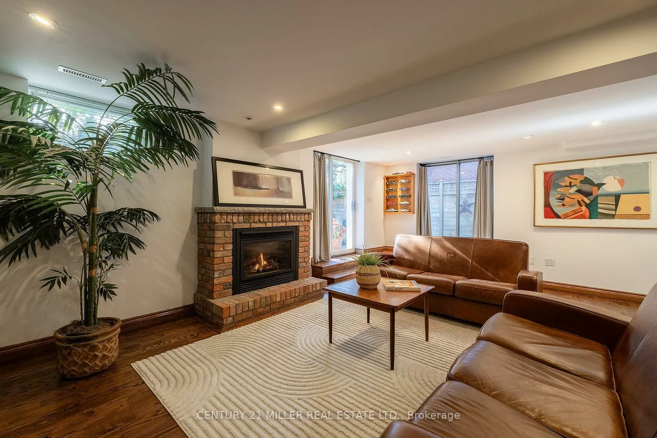 76, Brock, 1002 - CO Central, Oakville