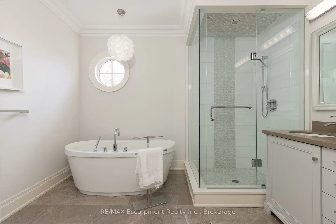 2469, Applewood, 1001 - BR Bronte, Oakville