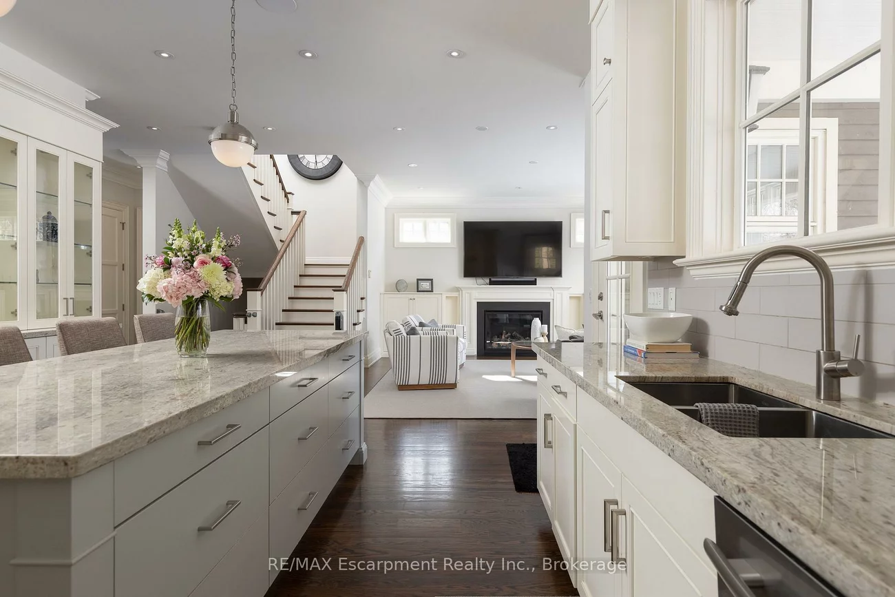 2469, Applewood, 1001 - BR Bronte, Oakville