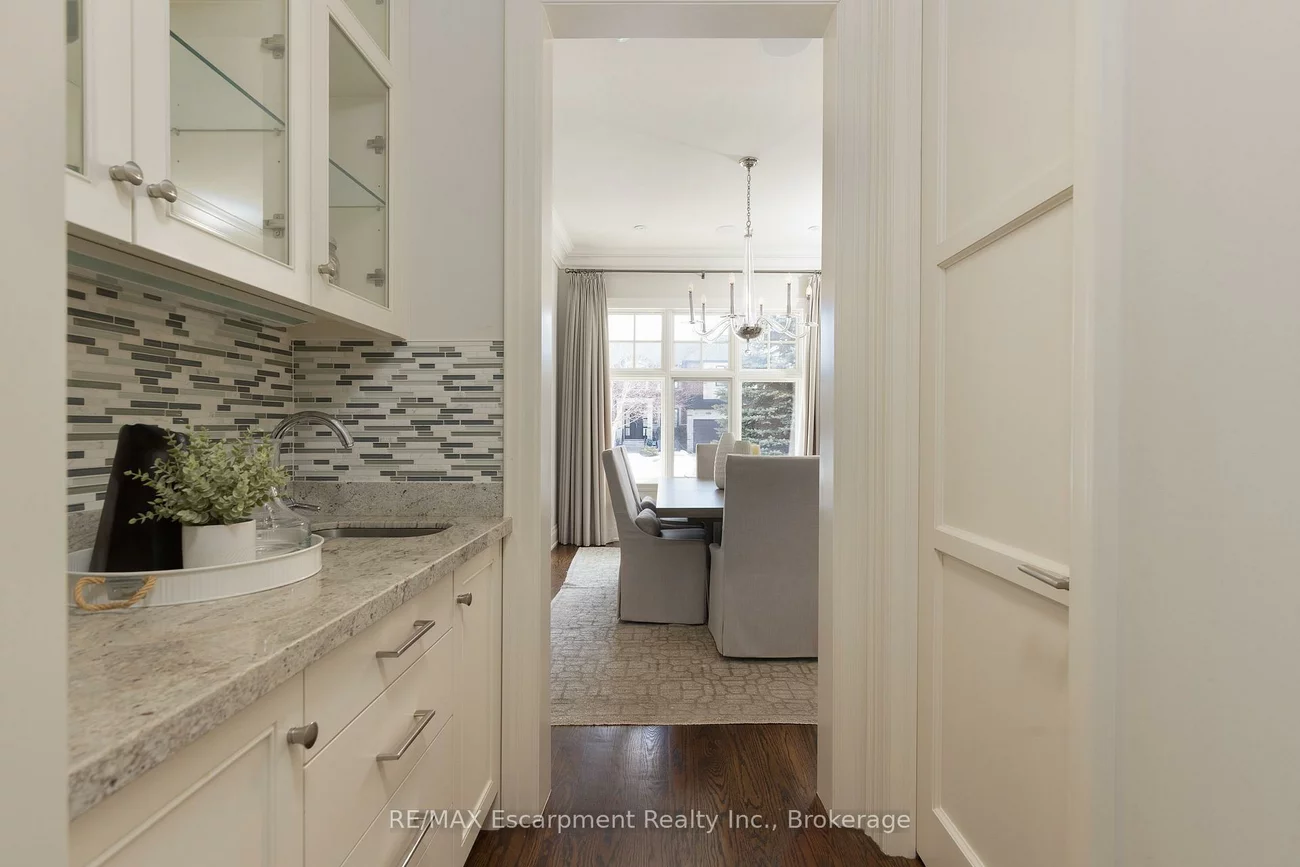 2469, Applewood, 1001 - BR Bronte, Oakville