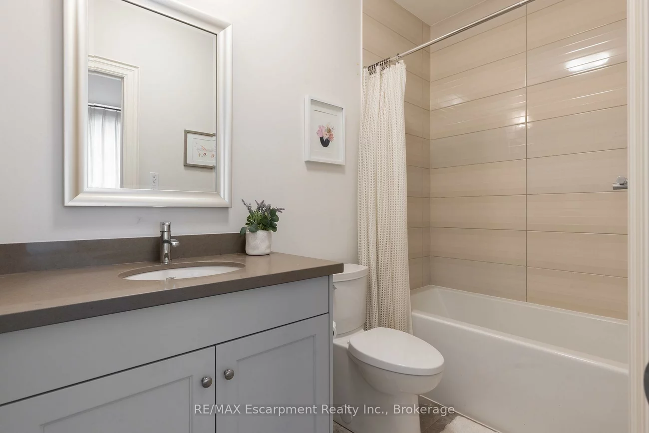 2469, Applewood, 1001 - BR Bronte, Oakville