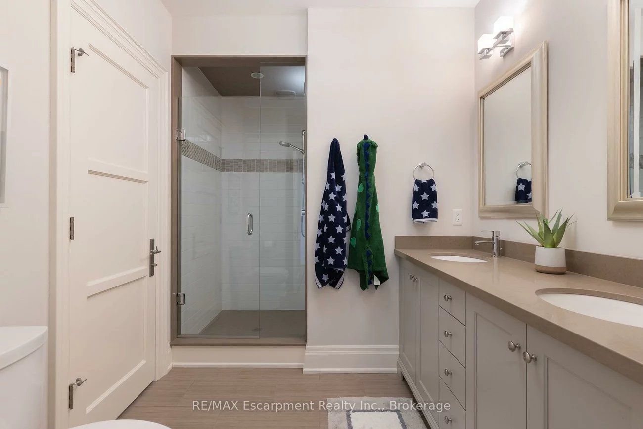 2469, Applewood, 1001 - BR Bronte, Oakville