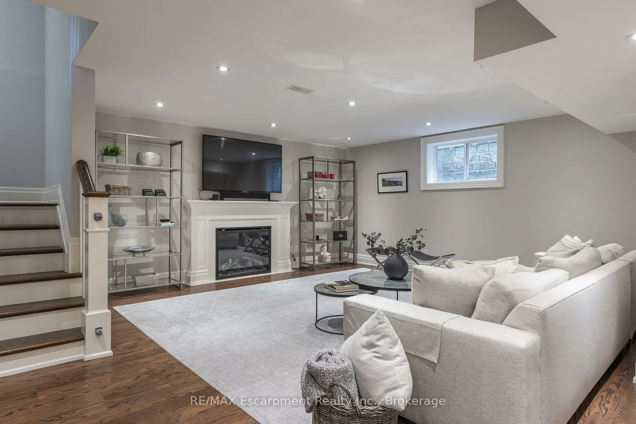 2469, Applewood, 1001 - BR Bronte, Oakville