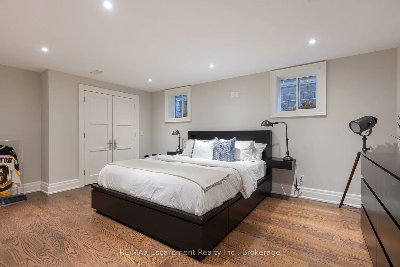 2469, Applewood, 1001 - BR Bronte, Oakville