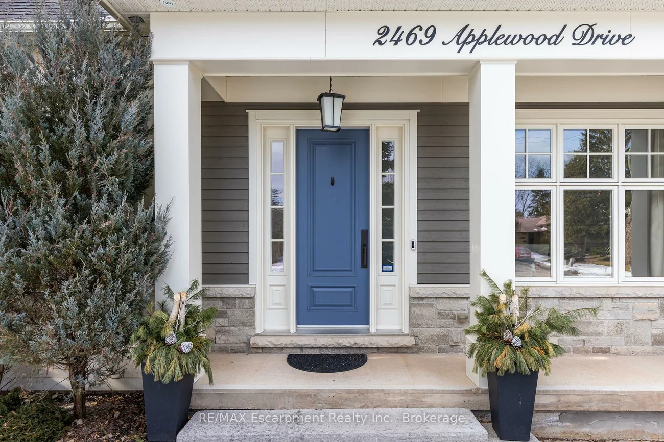2469, Applewood, 1001 - BR Bronte, Oakville