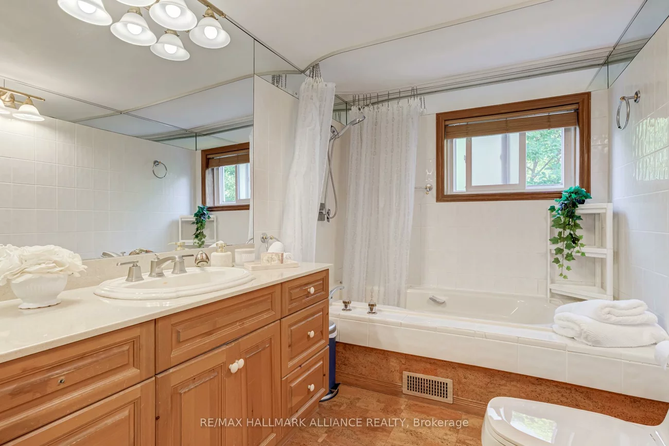 2033, Water's Edge, 1001 - BR Bronte, Oakville