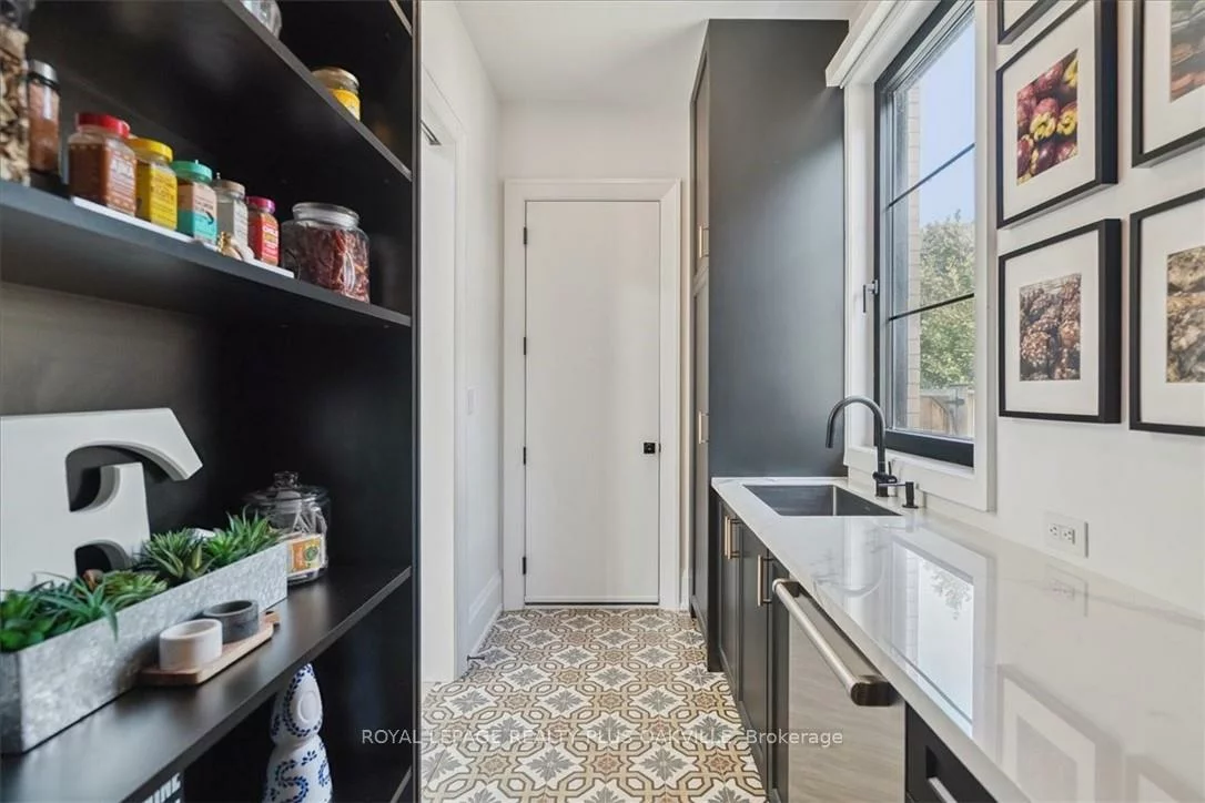 234, Walby, 1017 - SW Southwest, Oakville