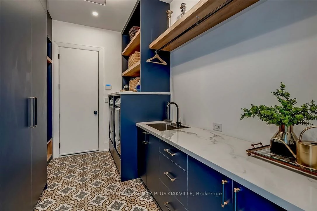 234, Walby, 1017 - SW Southwest, Oakville