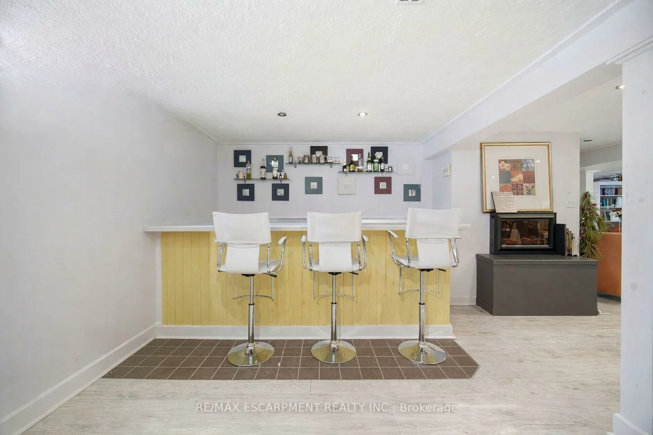 487, Wellington, 1020 - WO West, Oakville