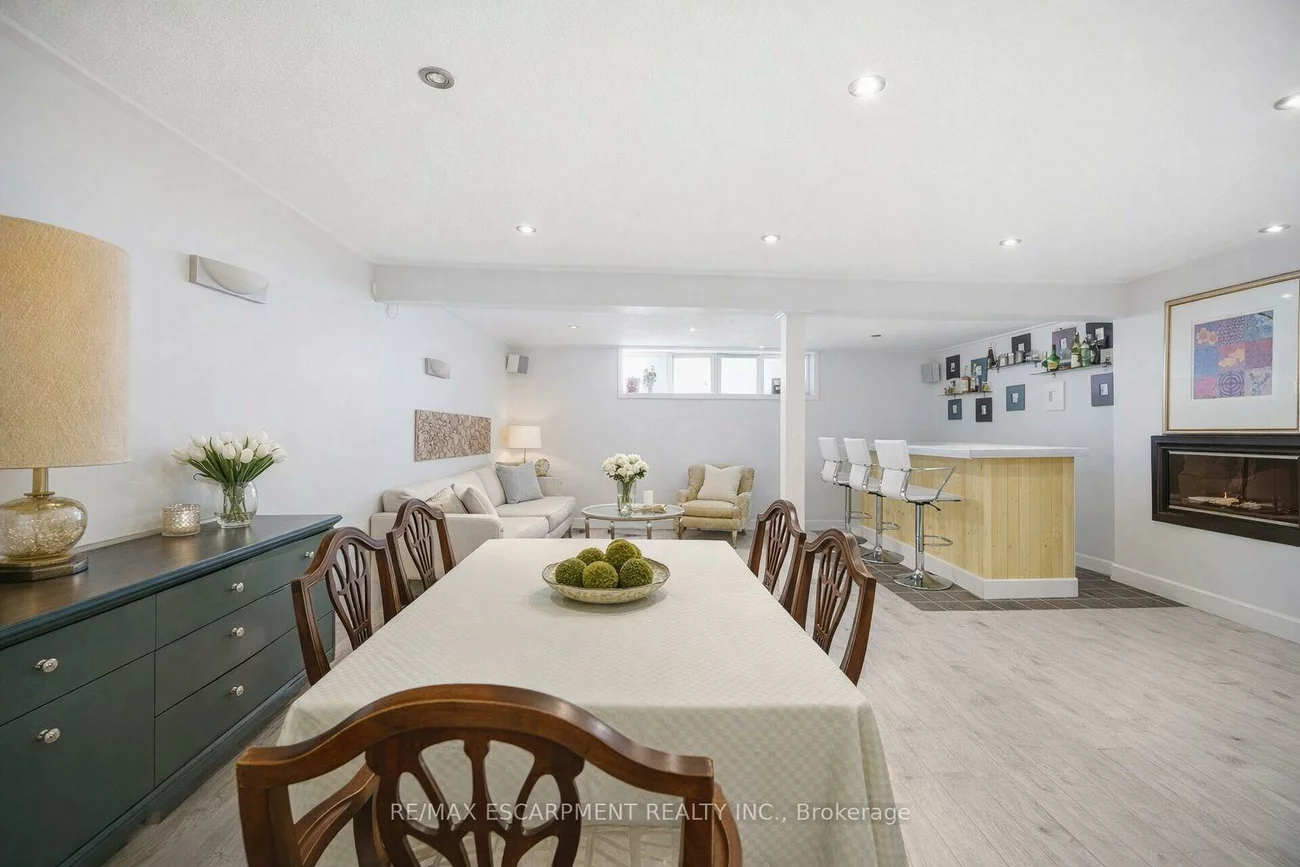 487, Wellington, 1020 - WO West, Oakville