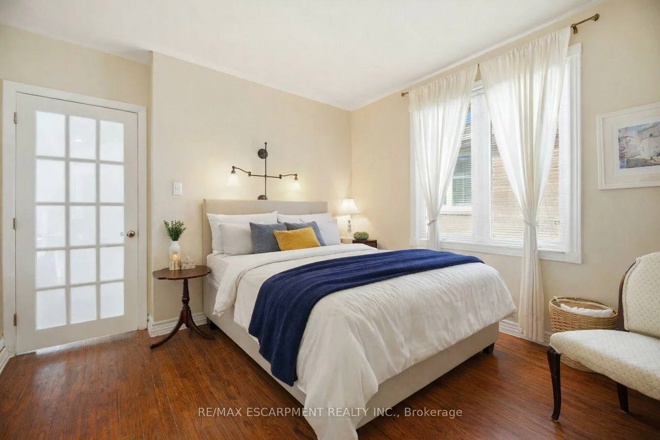 487, Wellington, 1020 - WO West, Oakville