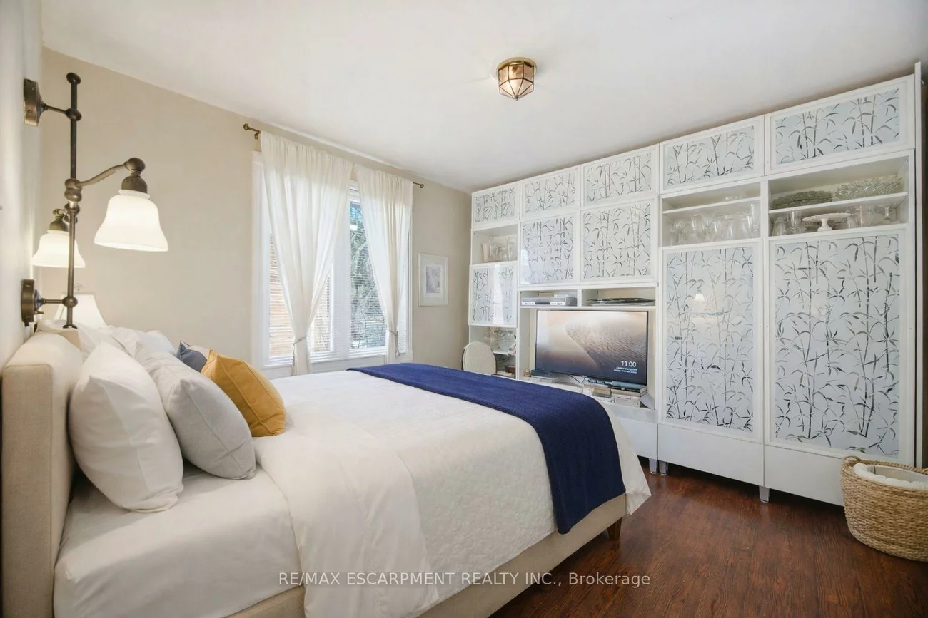 487, Wellington, 1020 - WO West, Oakville