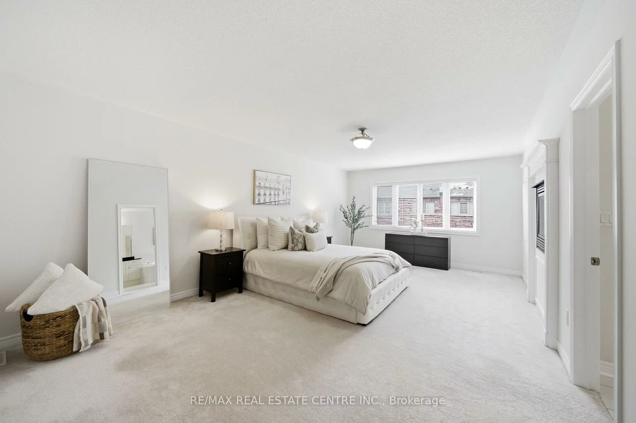 2466, Village, 1000 - BC Bronte Creek, Oakville