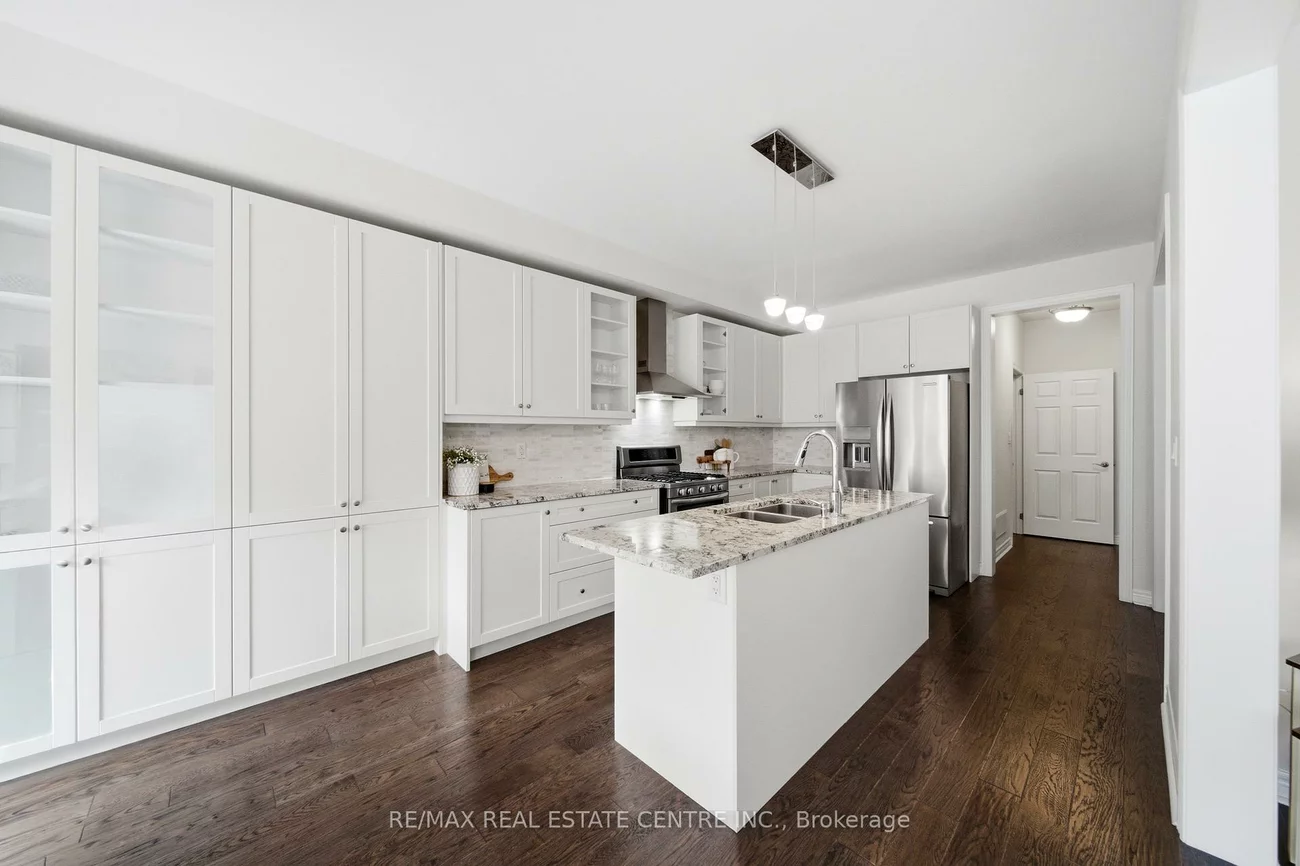 2466, Village, 1000 - BC Bronte Creek, Oakville