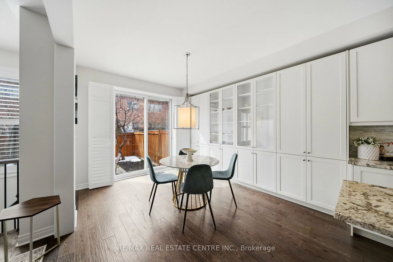 2466, Village, 1000 - BC Bronte Creek, Oakville