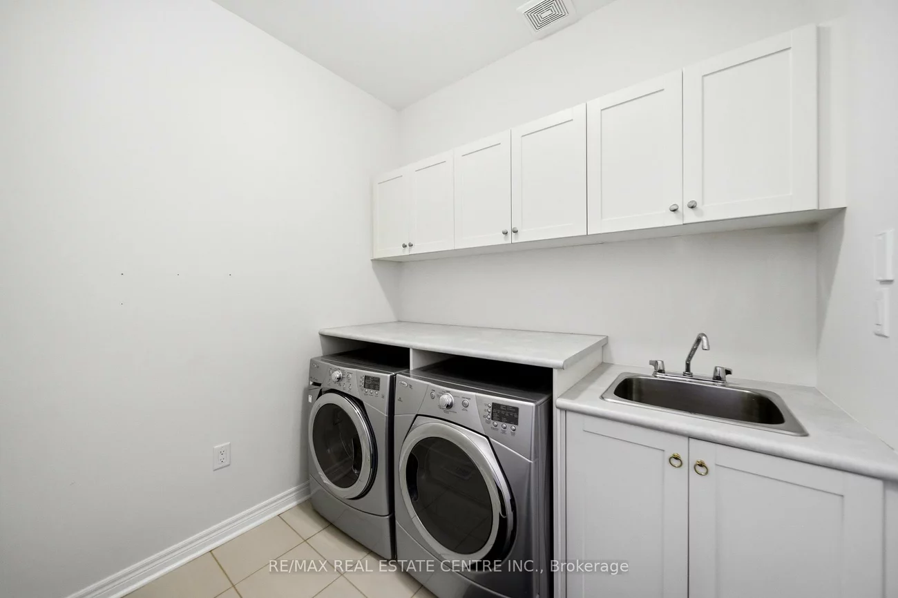 2466, Village, 1000 - BC Bronte Creek, Oakville