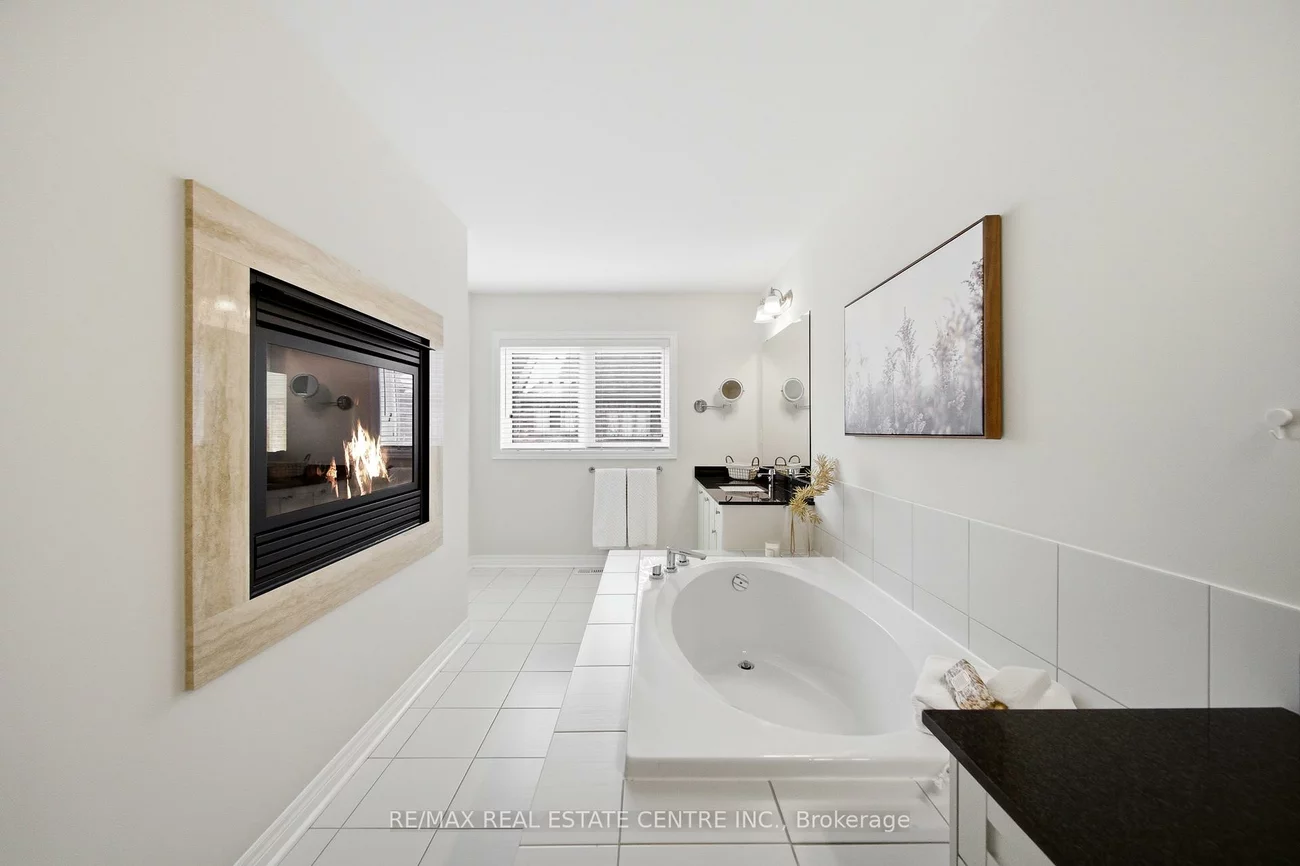 2466, Village, 1000 - BC Bronte Creek, Oakville