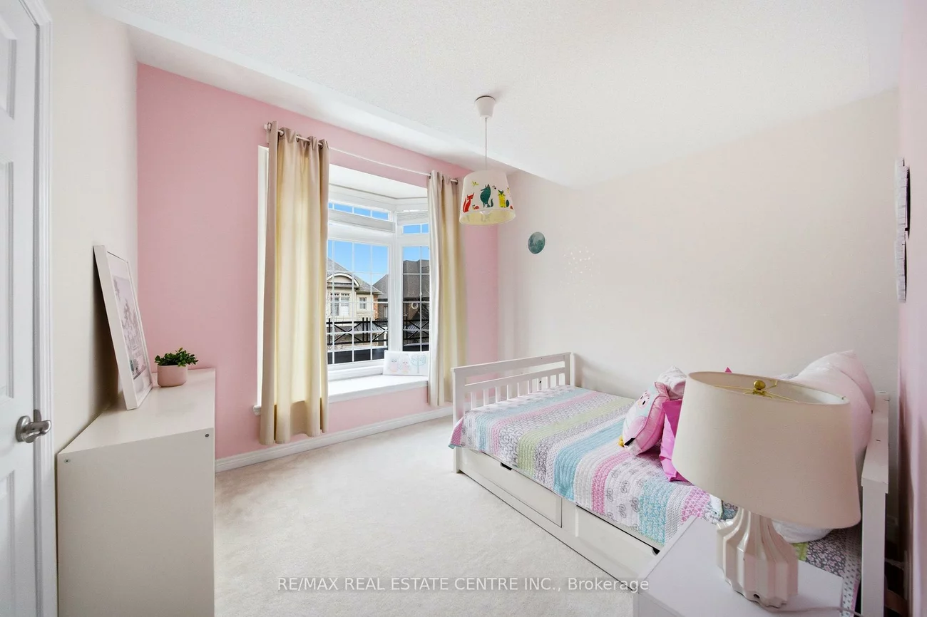 2466, Village, 1000 - BC Bronte Creek, Oakville