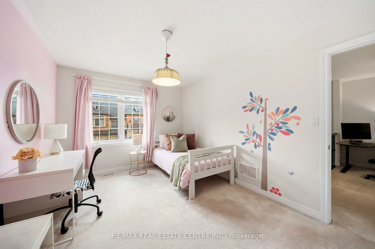 2466, Village, 1000 - BC Bronte Creek, Oakville