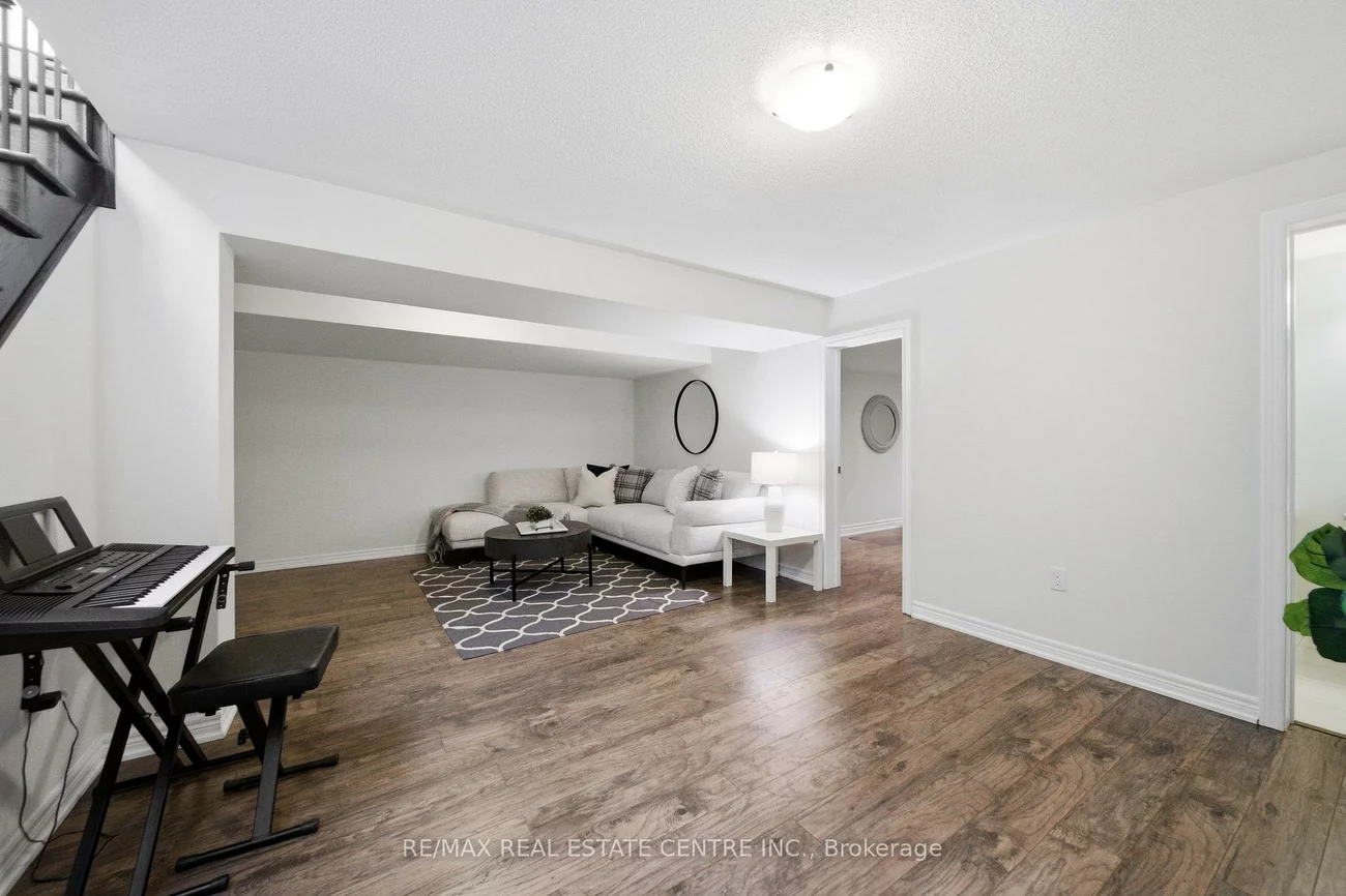 2466, Village, 1000 - BC Bronte Creek, Oakville