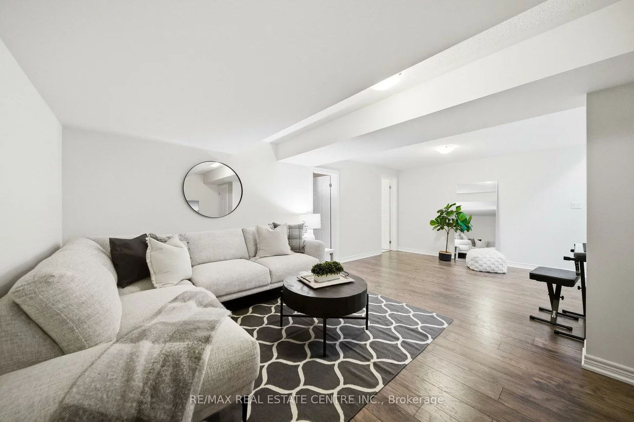 2466, Village, 1000 - BC Bronte Creek, Oakville