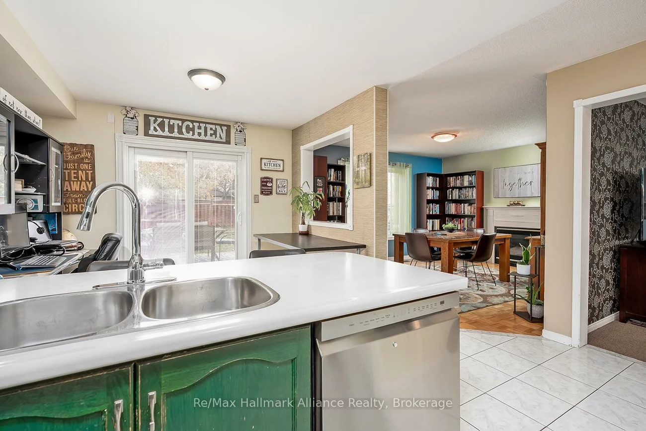 2411, East Gate, 1015 - RO River Oaks, Oakville