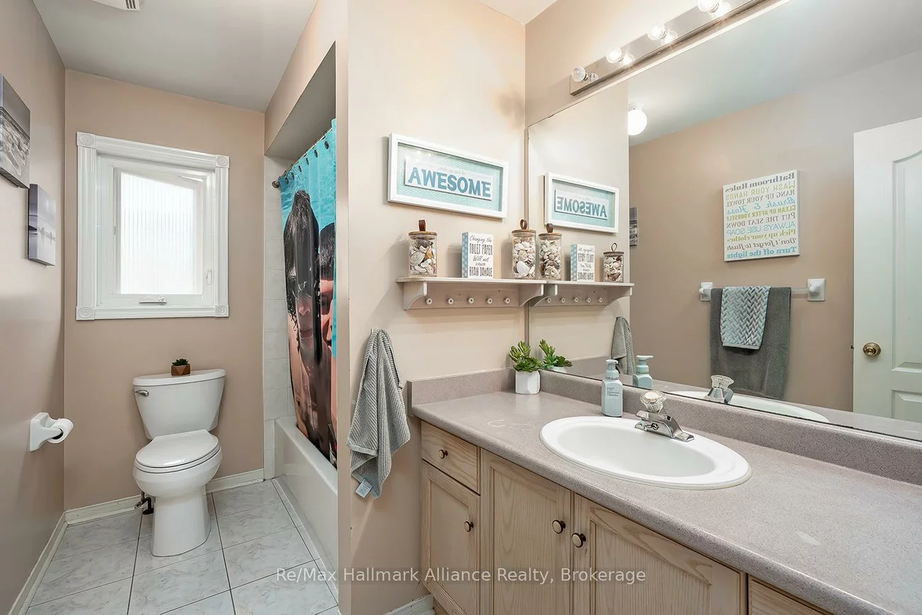 2411, East Gate, 1015 - RO River Oaks, Oakville