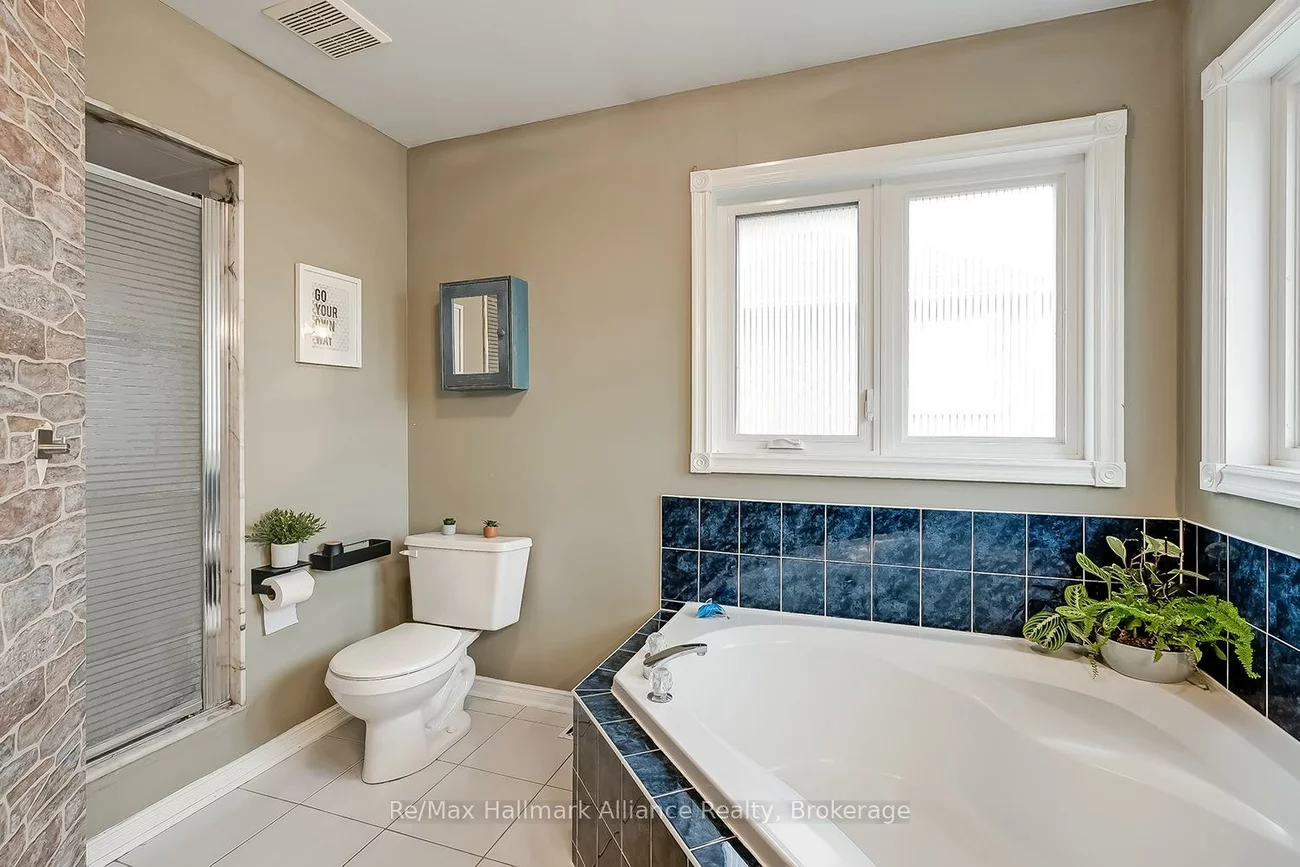 2411, East Gate, 1015 - RO River Oaks, Oakville