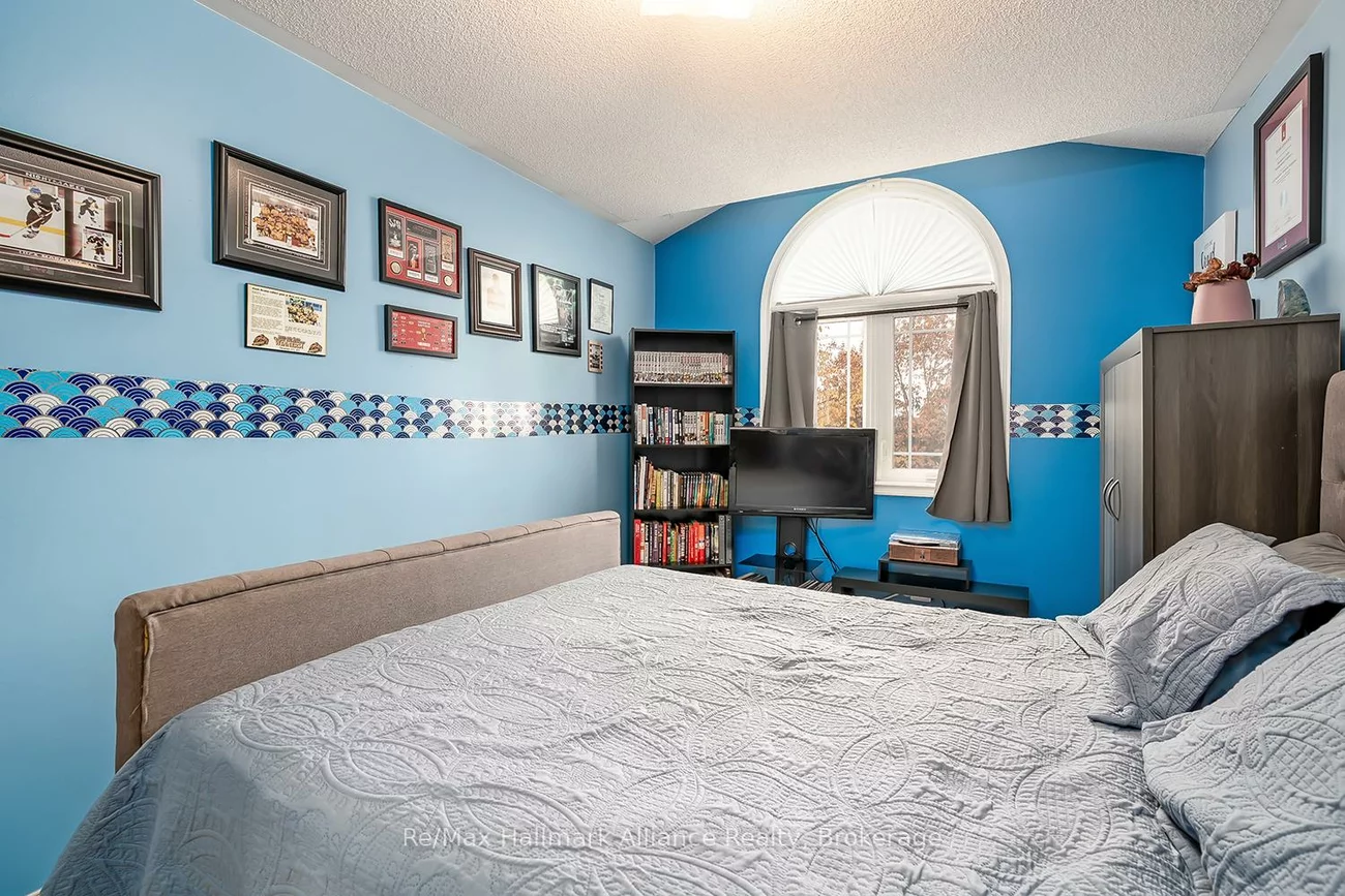 2411, East Gate, 1015 - RO River Oaks, Oakville