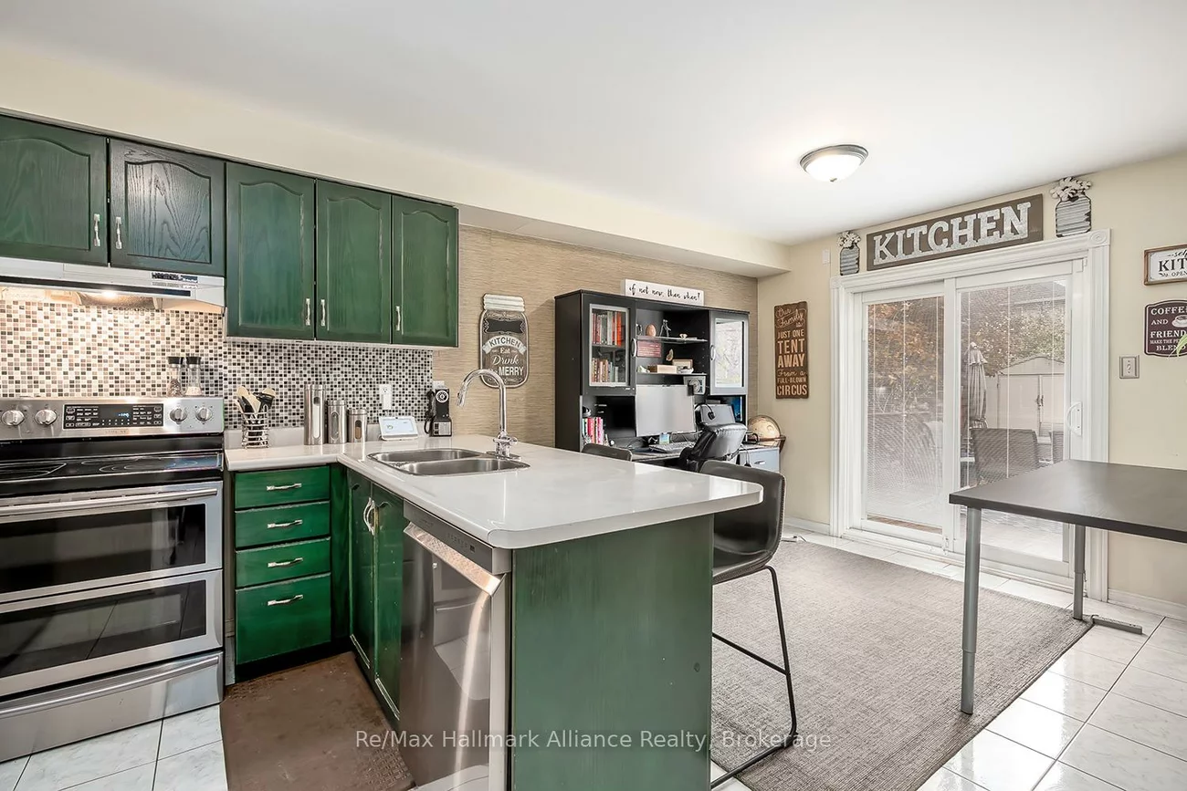 2411, East Gate, 1015 - RO River Oaks, Oakville