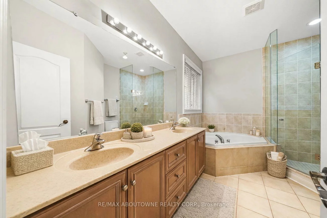 3334, Fox Run, 1001 - BR Bronte, Oakville