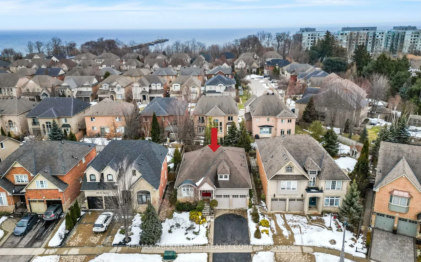 3334, Fox Run, 1001 - BR Bronte, Oakville
