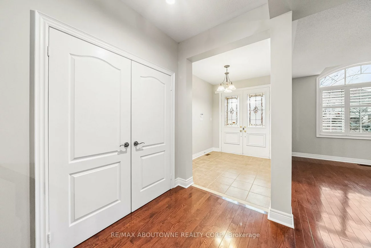 3334, Fox Run, 1001 - BR Bronte, Oakville