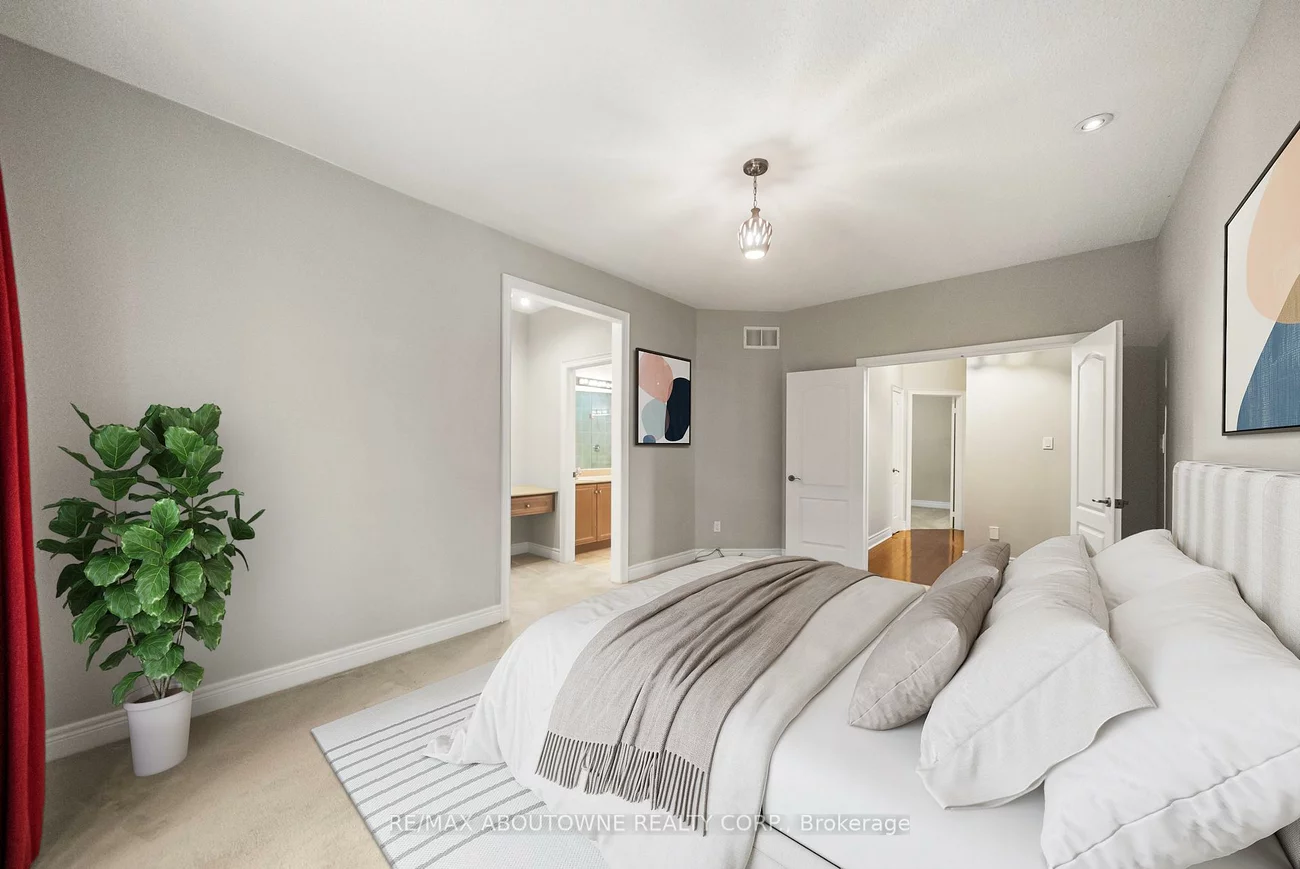 3334, Fox Run, 1001 - BR Bronte, Oakville