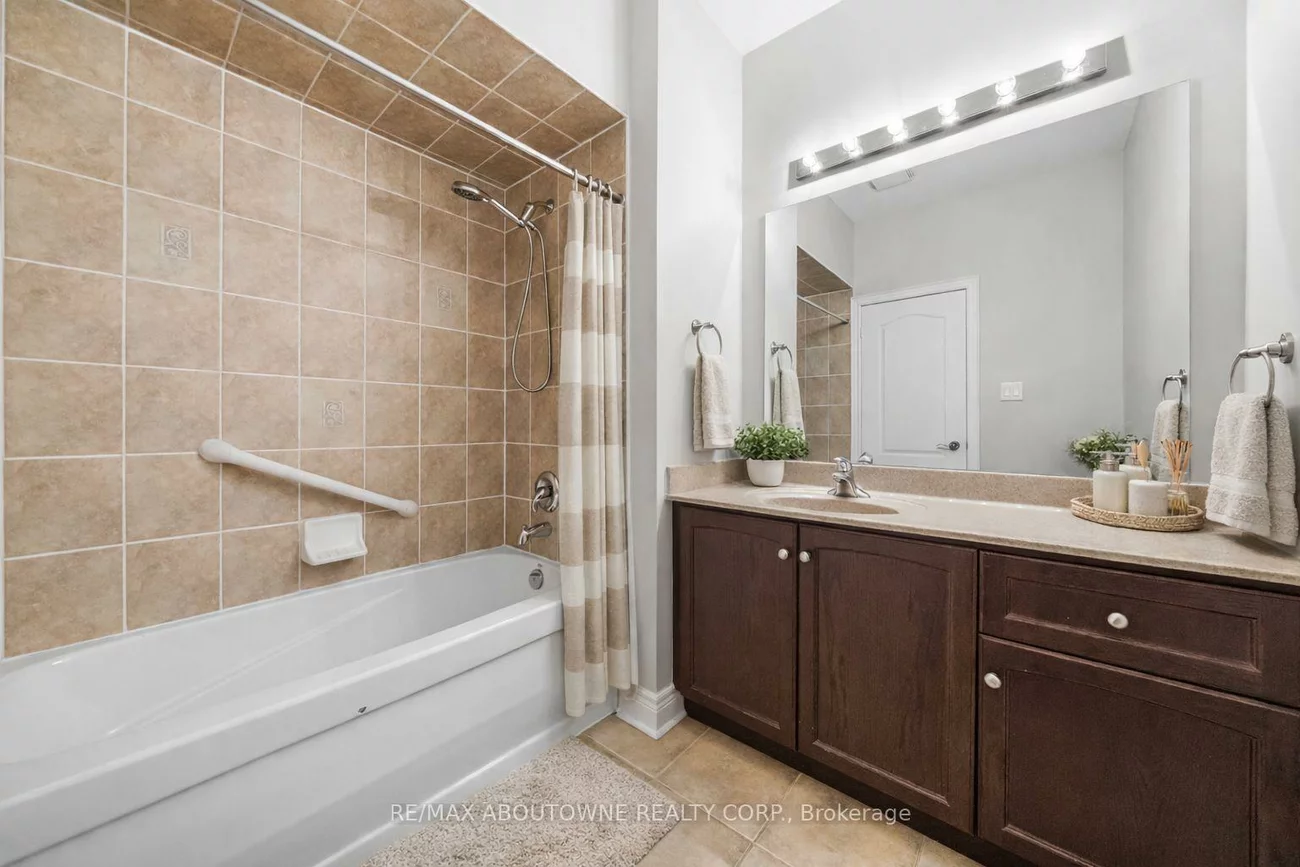 3334, Fox Run, 1001 - BR Bronte, Oakville