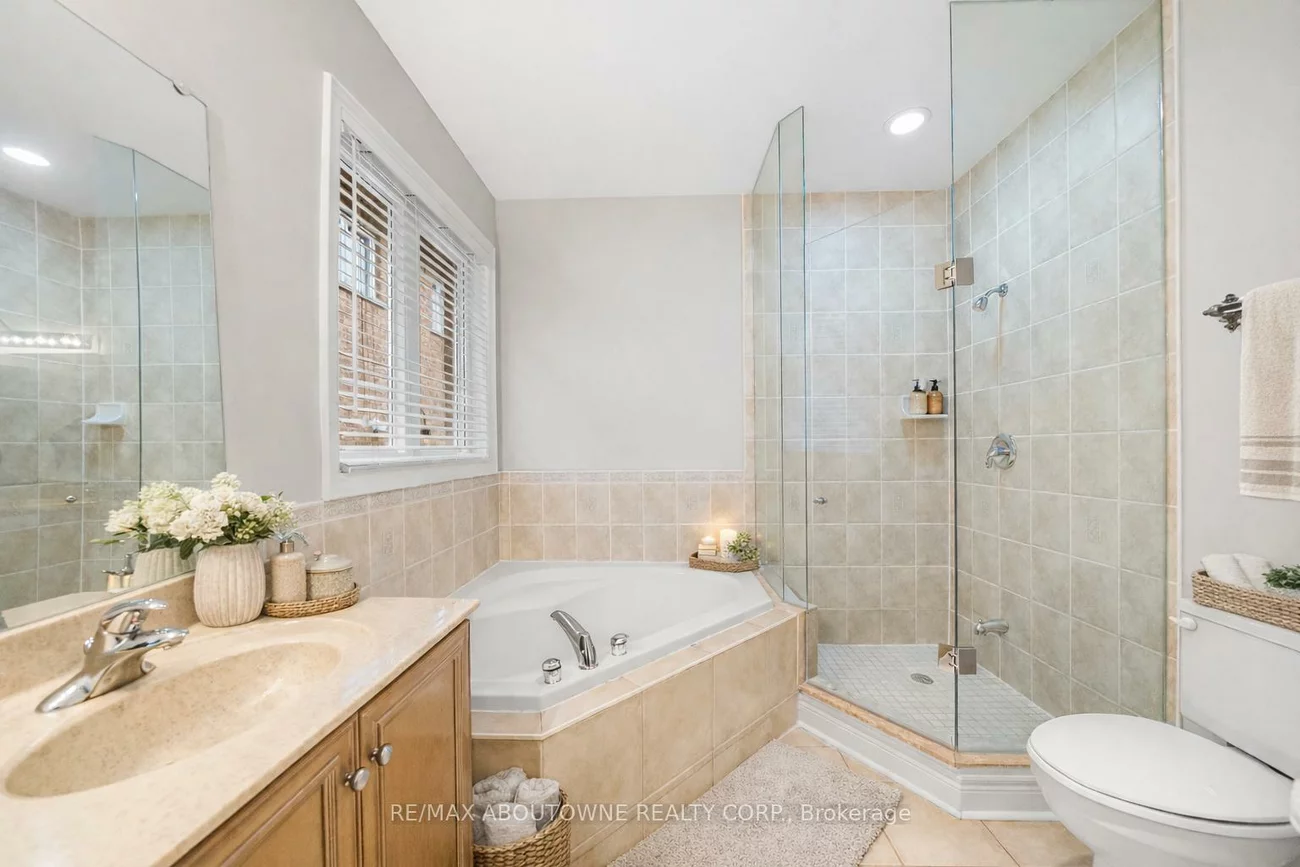 3334, Fox Run, 1001 - BR Bronte, Oakville