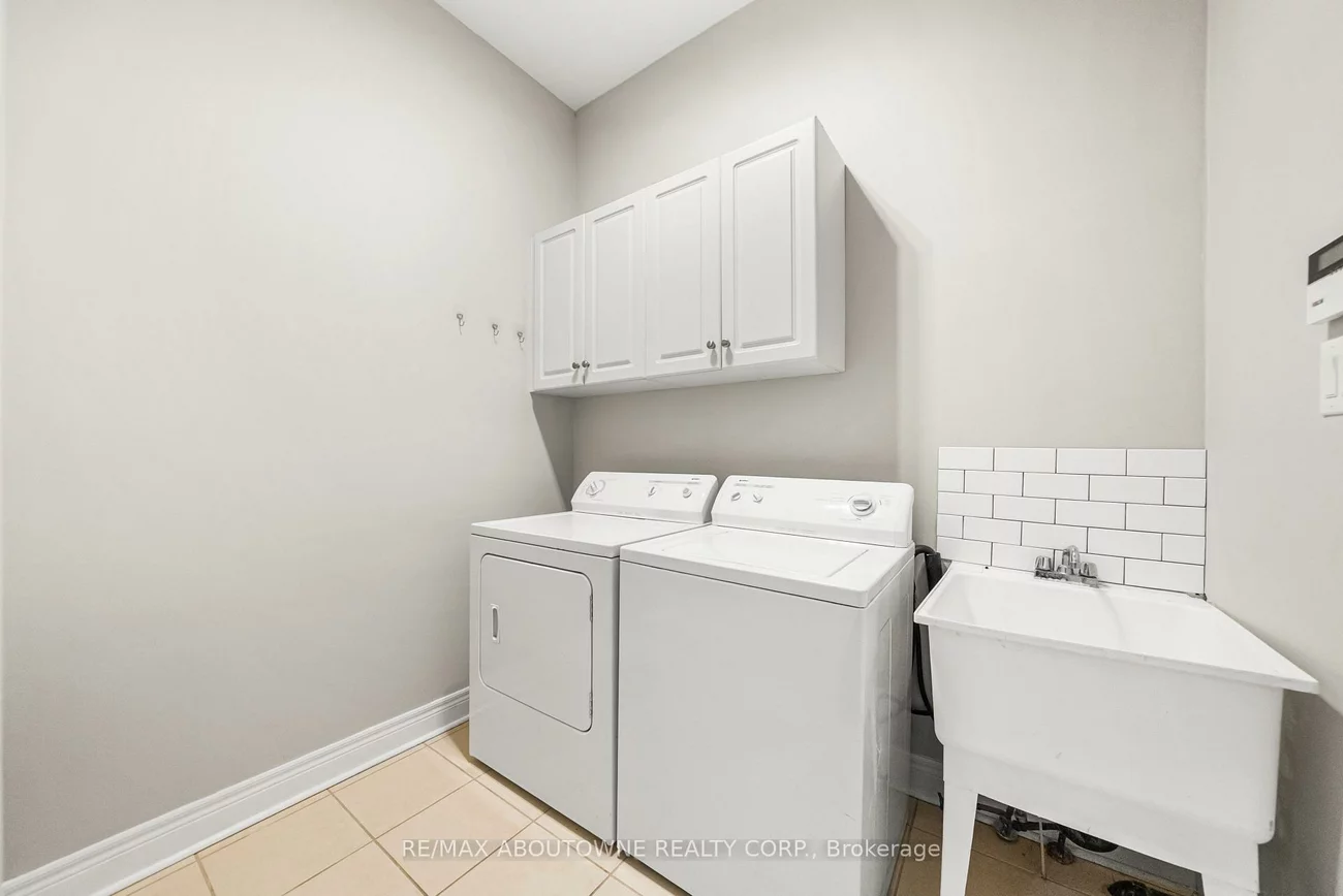 3334, Fox Run, 1001 - BR Bronte, Oakville