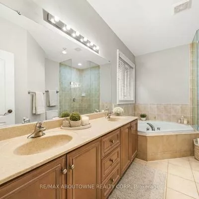 3334, Fox Run, 1001 - BR Bronte, Oakville