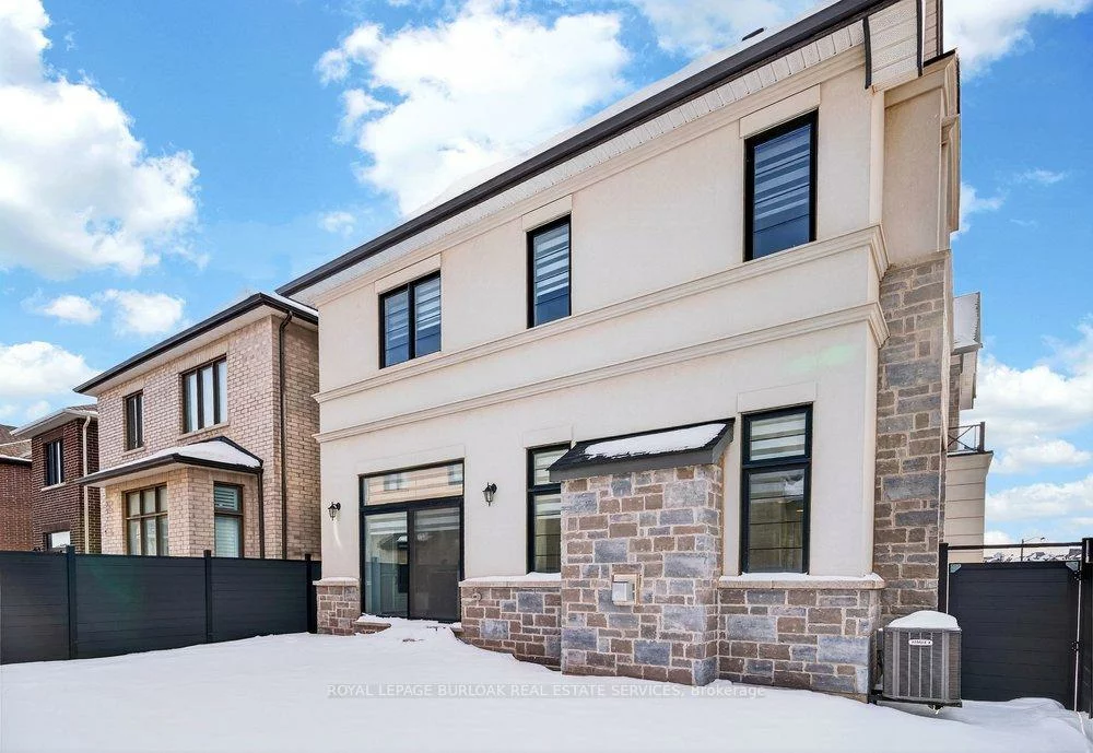 1404, Lynx, 1010 - JM Joshua Meadows, Oakville