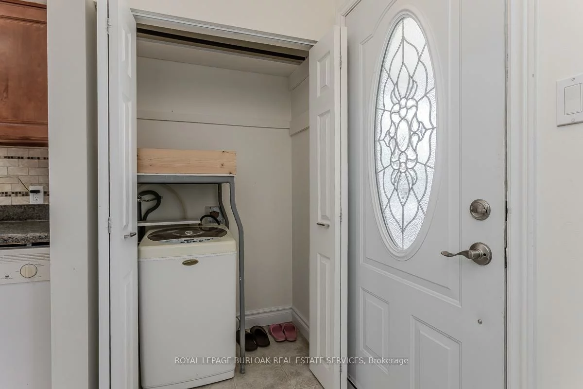 1294, Napier, 1003 - CP College Park, Oakville