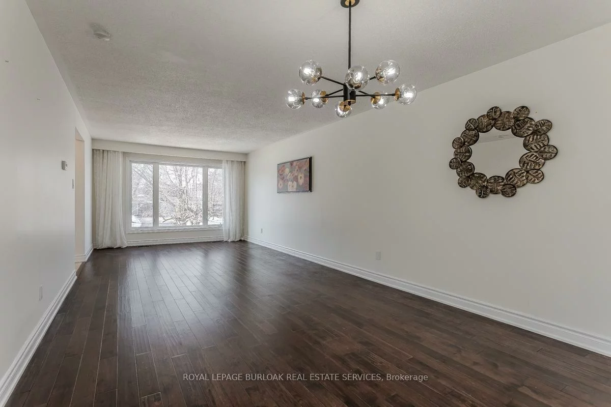 1294, Napier, 1003 - CP College Park, Oakville