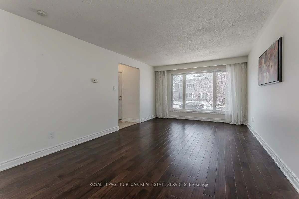 1294, Napier, 1003 - CP College Park, Oakville