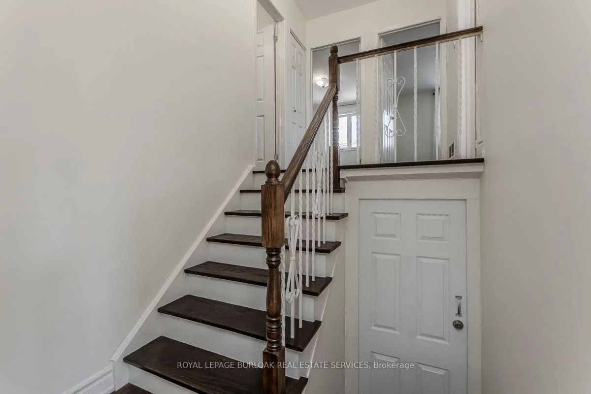 1294, Napier, 1003 - CP College Park, Oakville